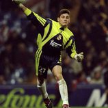 Iker Casillas en su debut como portero titular del Real Madrid