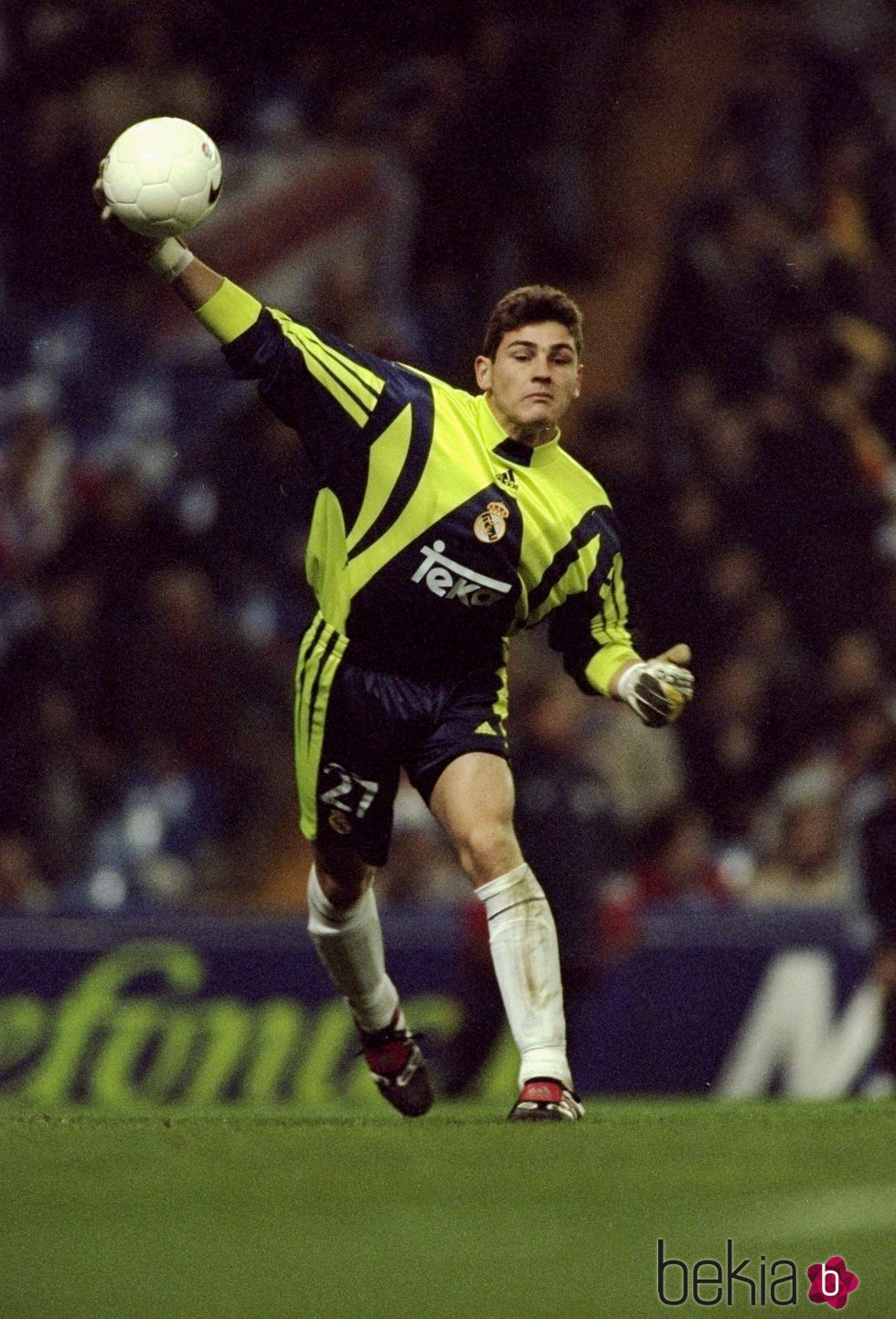 Iker Casillas en su debut como portero titular del Real Madrid