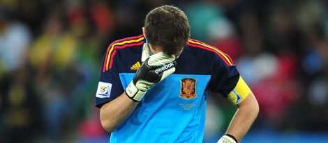 Iker Casillas lamentándose en el primer partido del Mundial de Sudáfrica 2010