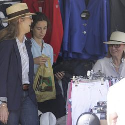 La Infanta Elena y Victoria de Marichalar haciendo compras en el CSI5 de Madrid 2016