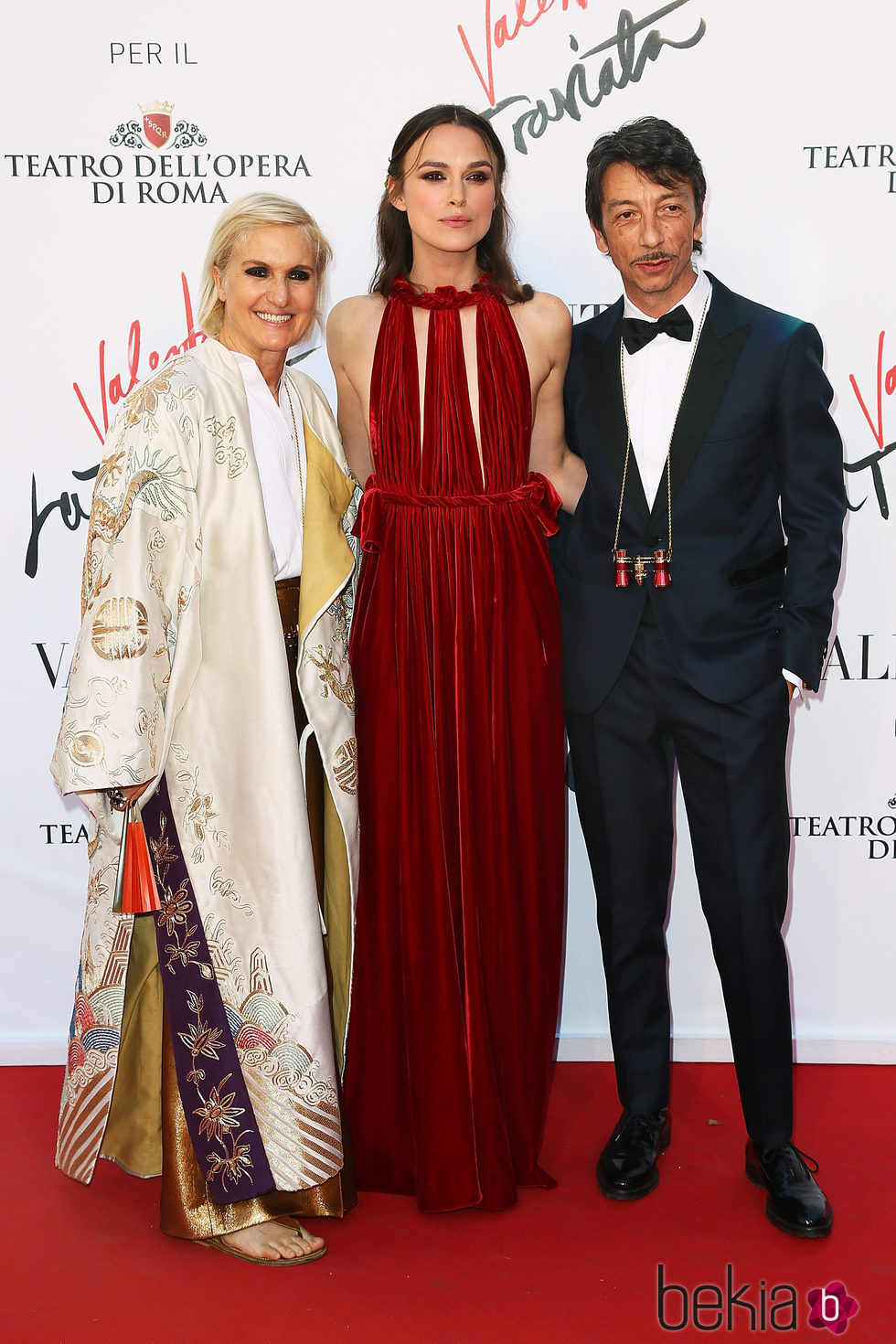 Maria Grazia Chiuri, Pierpaolo Piccioli y Keira Knightley en el estreno de 'La Traviata'  en Roma