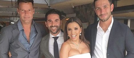 Ricky Martin y Jwan Yosef con Eva Longoria y José Bastón el día de su boda
