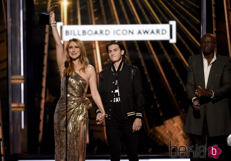 Céline Dion con su hijo Rene-Charles Angelil y Seal en los Premios Billboard 2016
