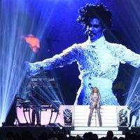 Madonna homenajea a Prince en los Premios Billboard 2016