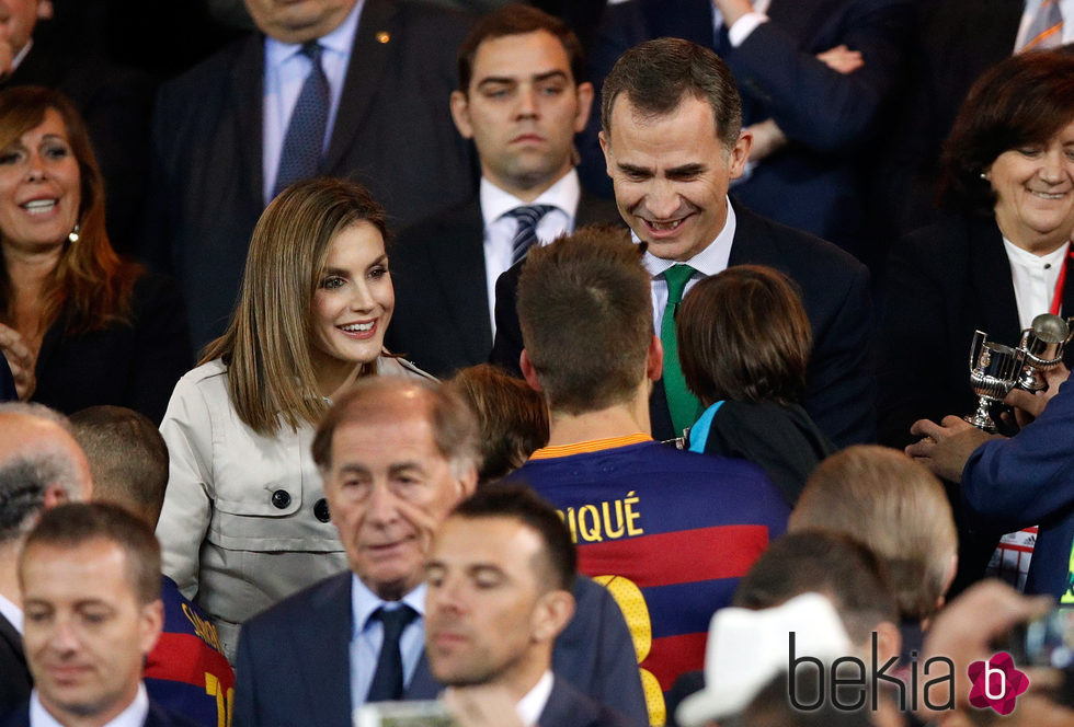 Los Reyes Felipe y Letizia saludan a Milan y Sasha Piqué