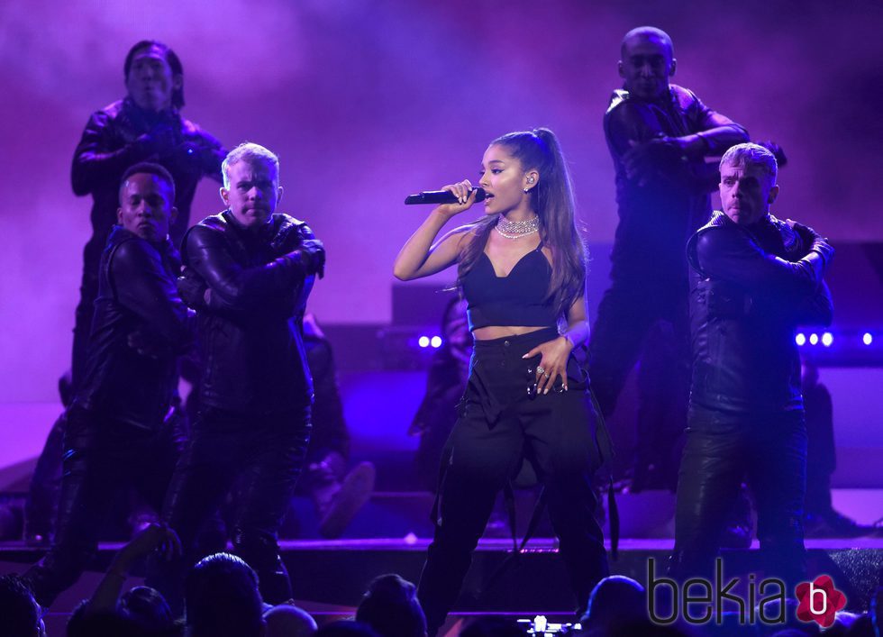 Ariana Grande en su actuación en los Premios Billboard 2016