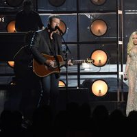 Blake Shelton y Gwen Stefani en su actuación en los Premios Billboard 2016