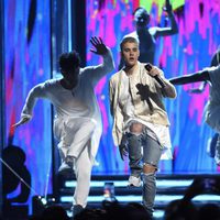 Justin Bieber durante su actuación en los Premios Billboard 2016