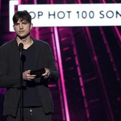 Ashton Kutcher en la gala de los Premios Billboard 2016