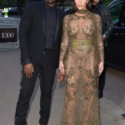 Kim Kardashian y Kanye West en la fiesta del 100 aniversario de Vogue en Londres