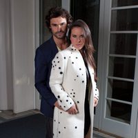 Iván Sánchez y Kate del Castillo promocionando 'La reina del sur' en Beverly Hills
