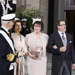 Carlos Gustavo y Silvia de Suecia con Ewa y Olle Westling en el bautizo de Oscar de Suecia