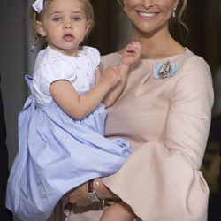 Magdalena de Suecia con su hija Leonor en el bautizo de Oscar de Suecia