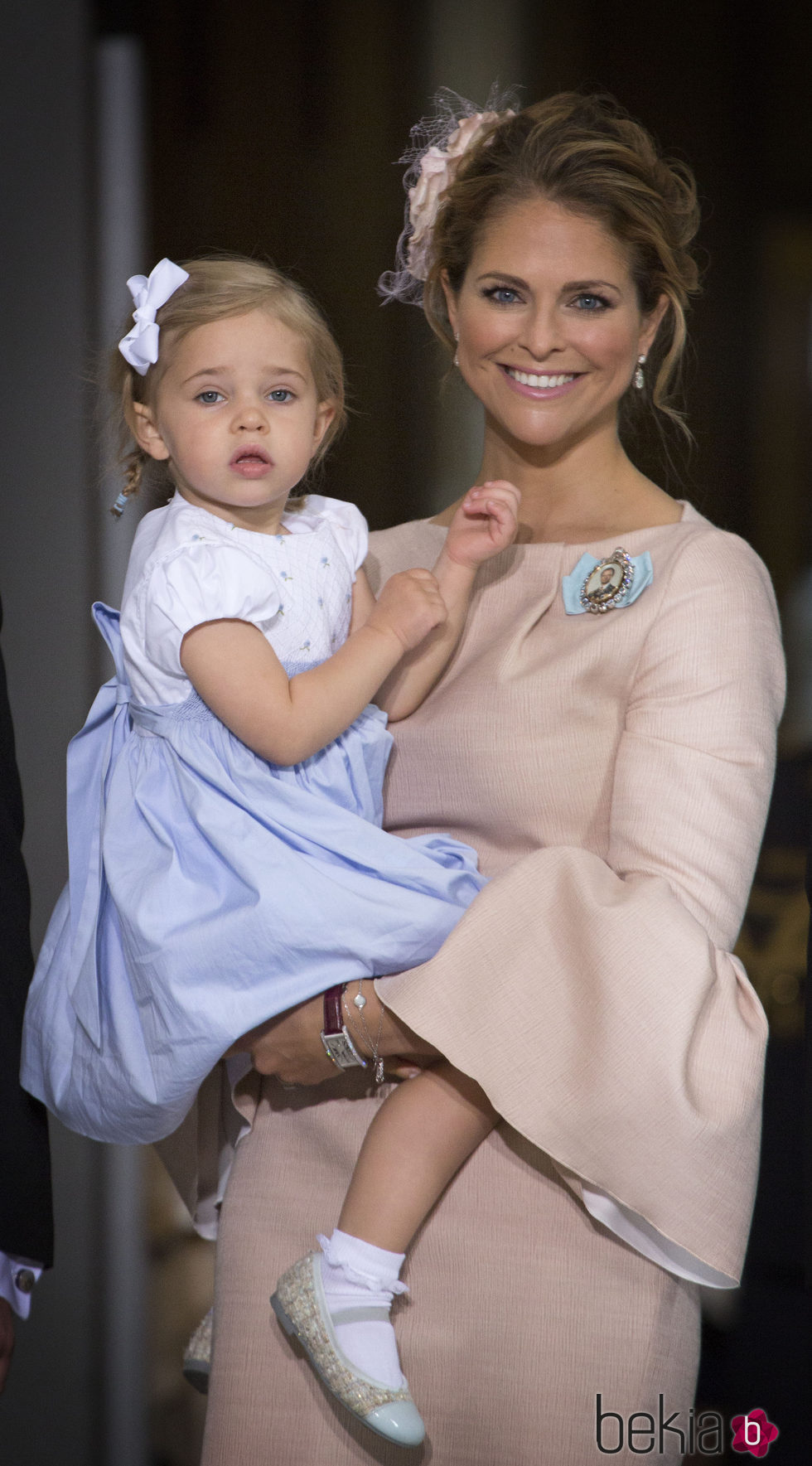 Magdalena de Suecia con su hija Leonor en el bautizo de Oscar de Suecia