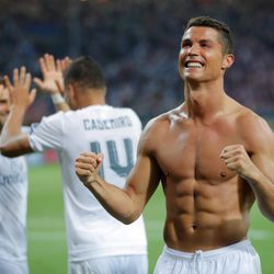 Cristiano Ronaldo celebra la victoria del Real Madrid en la final de la Champions League 2016