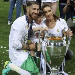 Sergio Ramos con Pilar Rubio y su hijo Sergio en la final de la Champions League 2016