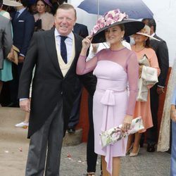 César Cadaval y Patricia Rodríguez durante la boda de su hija Marta en Sevilla
