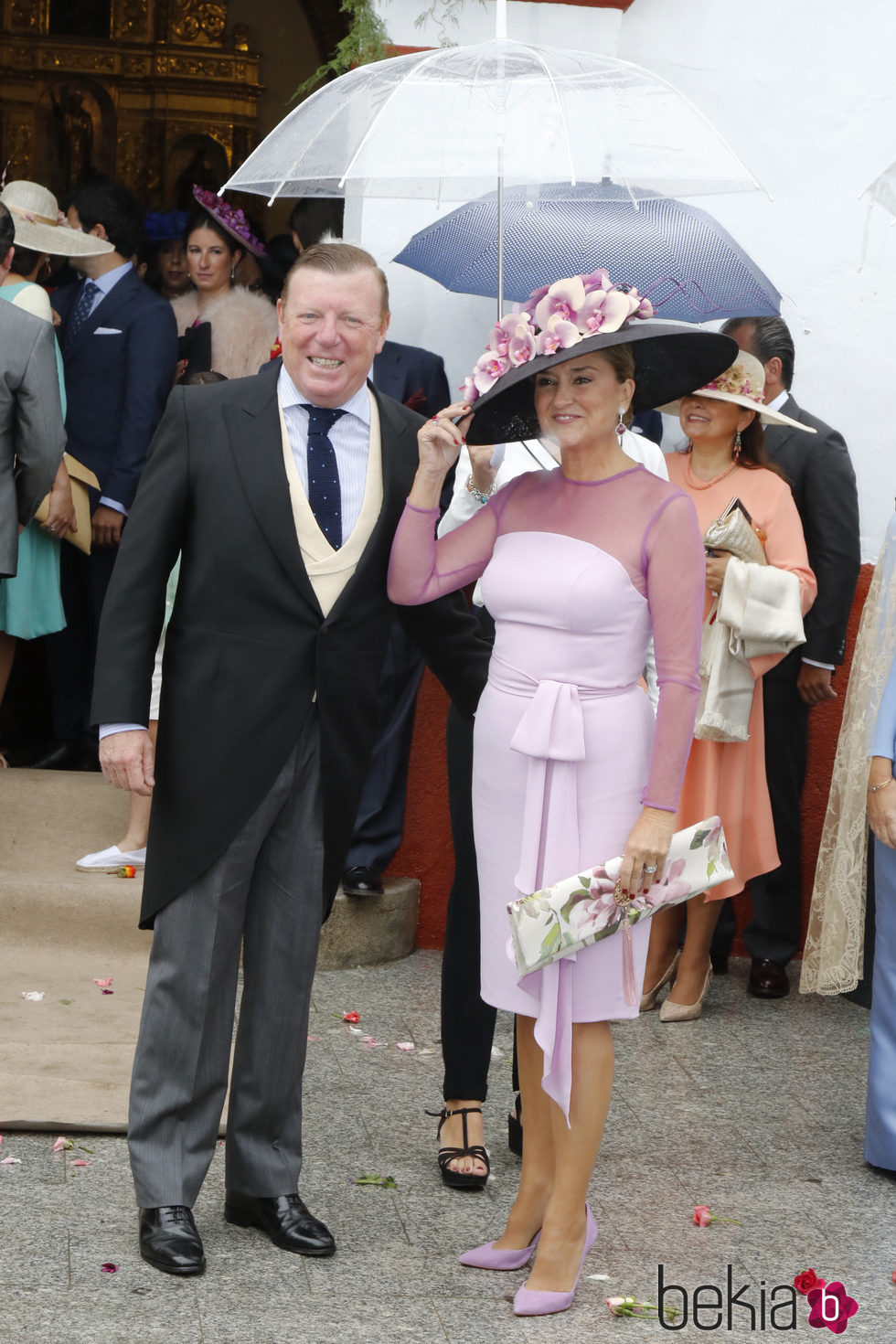 César Cadaval y Patricia Rodríguez durante la boda de su hija Marta en Sevilla