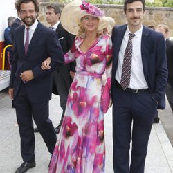Pilar Parejo junto a sus hijos durante la boda de Marta Cadaval en Sevilla