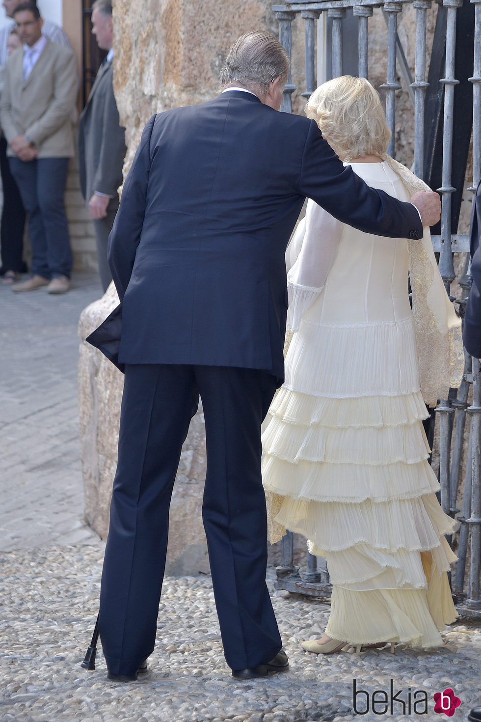 Camilla Parker Bowles y el rey Juan Carlos I durante la boda de Alejandro Santo Domingo y Charlotte Wellesley