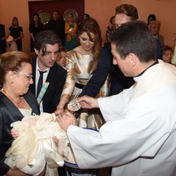 Tamara durante el bautizo de su hijo Héctor