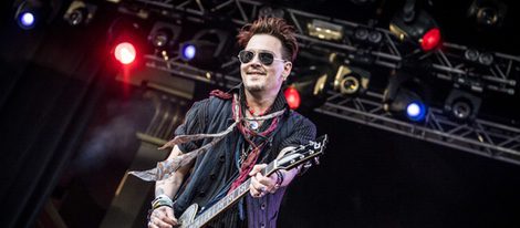 Johnny Depp ofreciendo un concierto en Estocolmo