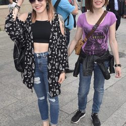 Angy Fernández y su hermana durante la gira 'One on one'  de PaulMcCartney en Madrid
