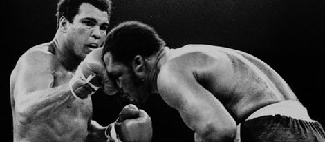 Muhammad Ali en un combate con Joe Frazier