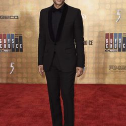 John Legend en la alfombra roja de los Guys Choice 2016