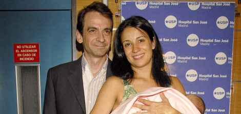 Silvia Jato y Eduardo San Román presentan a su hija Lucía