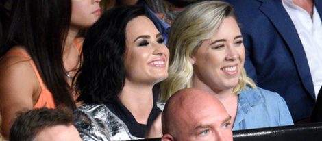 Demi Lovato disfrutando en el UFC 199 de Los Ángeles