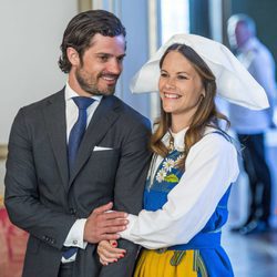 Carlos Felipe de Suecia y Sofia Hellqvist, muy enamorados en el Día Nacional de Suecia 2016