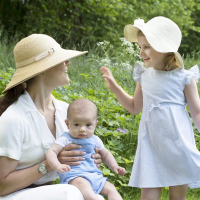 Victoria de Suecia con sus hijos Estela y Oscar de Suecia en el Día Nacional de Suecia 2016