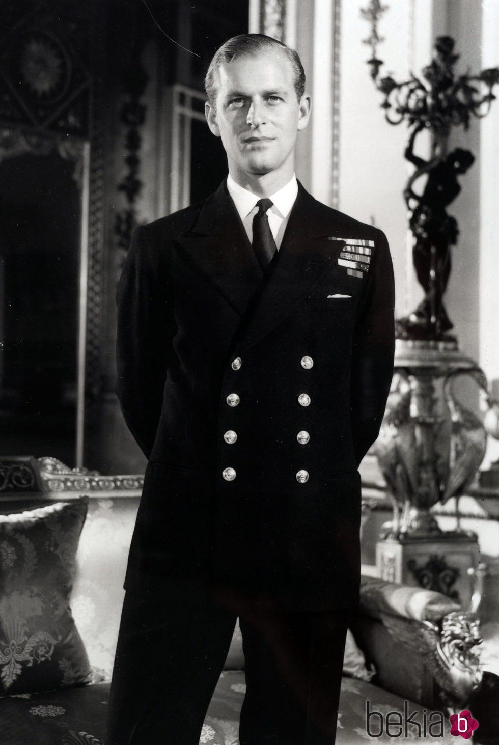 El Duque de Edimburgo vestido con el uniforme naval