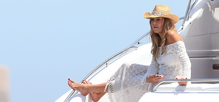 Ana Obregón en un barco en Ibiza empezando el verano 2016