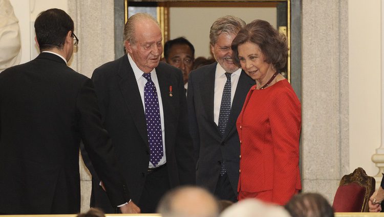 Los Reyes Juan Carlos y Sofía en la presentación de la autobiografía de Siméon de Bulgaria