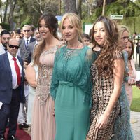 Mariola Orellana con sus hijas Marina y Lucía en la boda de Juan Carmona y Sara Verdasco