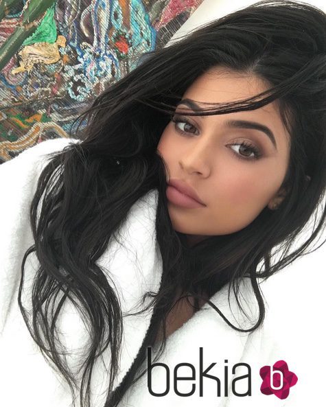 Kylie Jenner promociona sus cosméticos