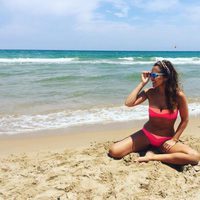 Paula Echevarría en la playa de Oliva en su primer chapuzón del verano 2016