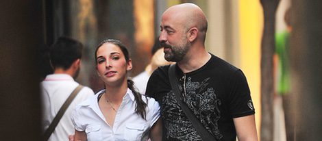 Goyo Jiménez y su novia Paloma Mefer por las calles de Madrid