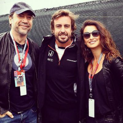 Javier Bardem y Penélope Cruz junto a Fernando Alonso en el GP de Canadá de la F1