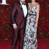 James Corden y Julia Carey en los Premios Tony 2016