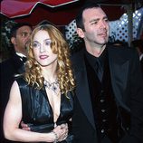 Madonna y Christopher Ciccone en los Annual Academy Awards 1998