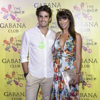 Sonia Ferrer y su novio Nahuel Casares en la fiesta Flower Power de Madrid