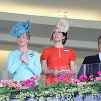 Federico y Mary de Dinamarca con los Condes de Wessex en Ascot 2016