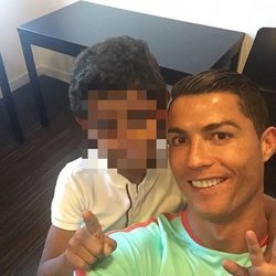 Cristiano Ronaldo celebrando el sexto cumpleaños de su hijo en la Eurocopa 2016