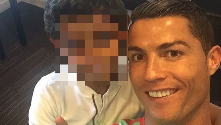 Cristiano Ronaldo celebrando el sexto cumpleaños de su hijo en la Eurocopa 2016