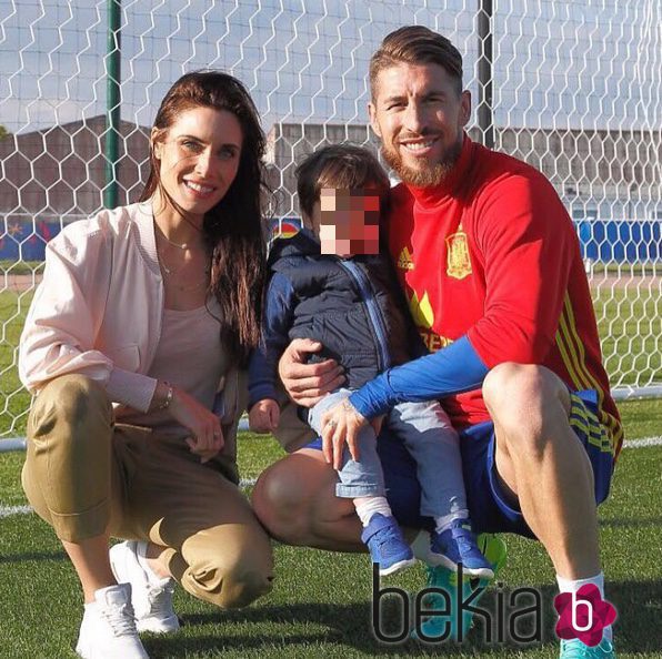 Sergio Ramos recibe la visita de Pilar Rubio y su hijo Sergio en la Eurocopa 2016