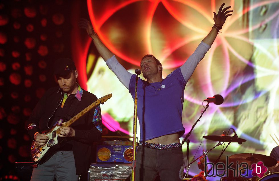 Chris Martin durante su  concierto en Glastonbury
