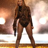 Beyoncé durante su actuación en los BET Awards 2016